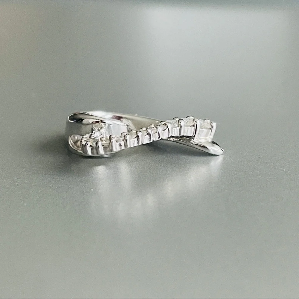 10k White Gold Natural Diamond Pave Heart Pendant Necklace